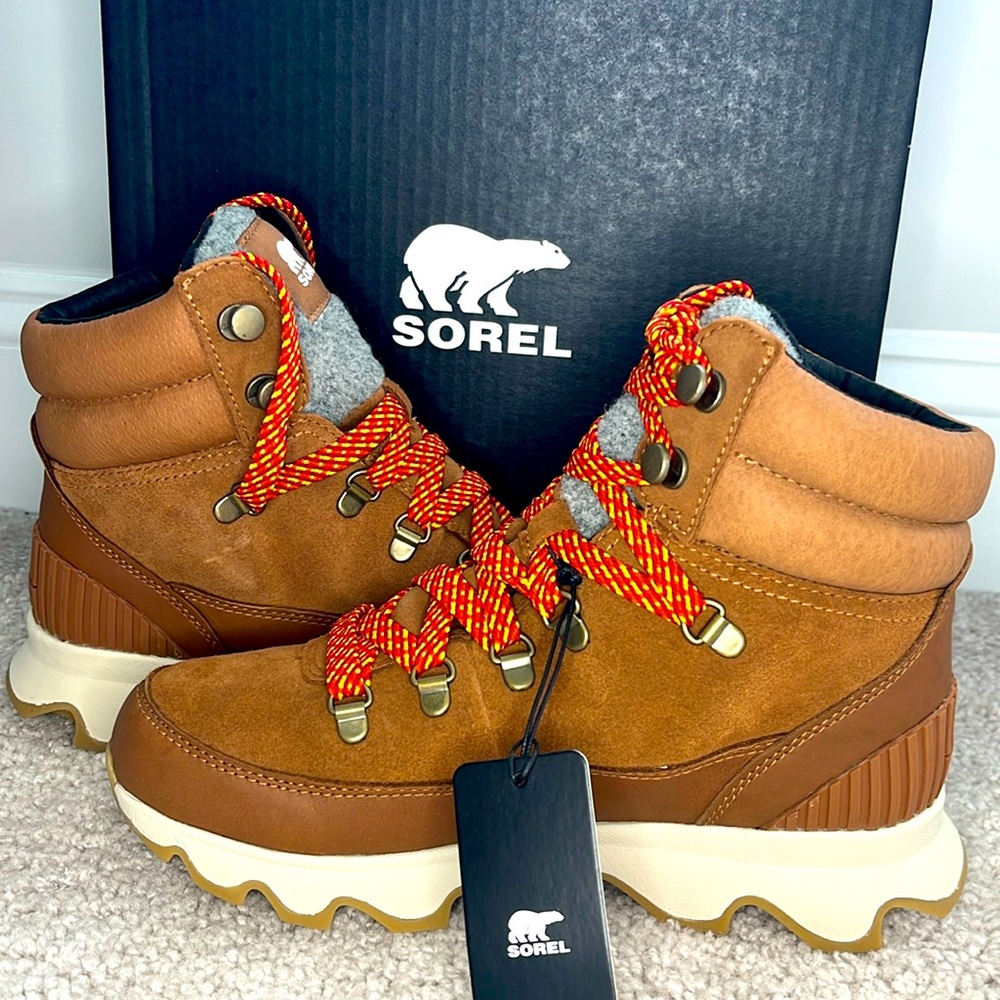 New Sorel Kinetic Conquest boots